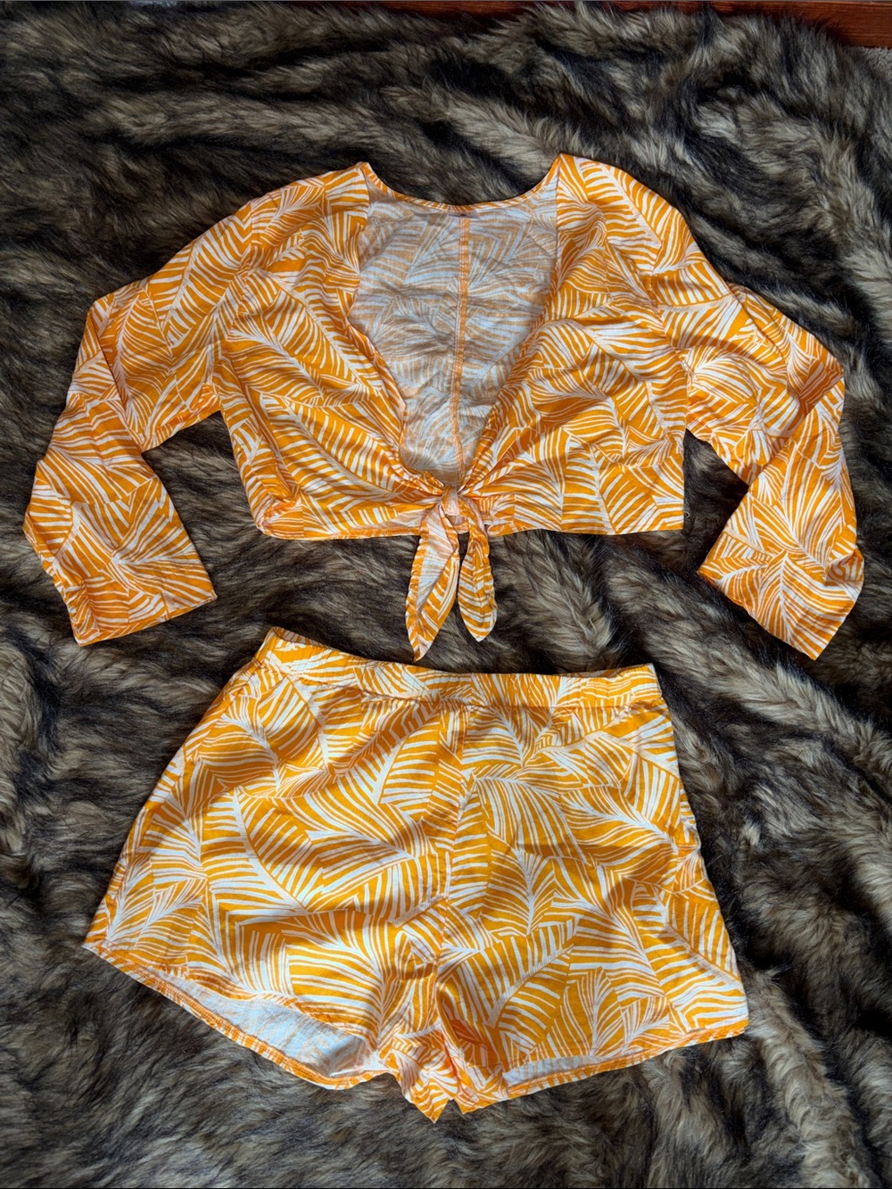 Shade & Shore Orange and White Palm-Leaf Tie top and Shorts set Size Medium